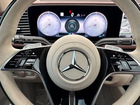 Used 2025 Mercedes-Benz Maybach GLS 600 4MATIC image 15