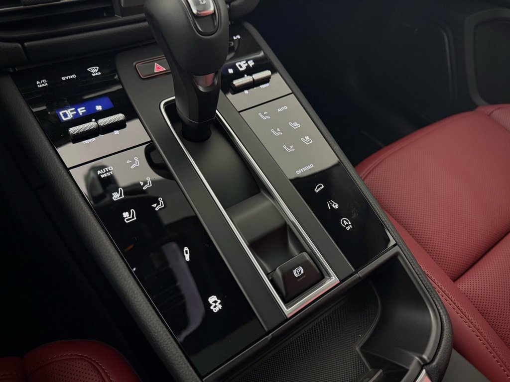 Certified 2026 Porsche Macan AWD/4WD image 26
