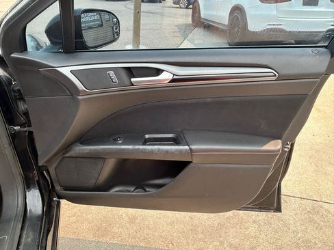 Used 2016 Ford Fusion SE FWD image 16