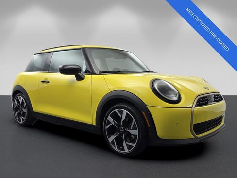 Used 2025 MINI Cooper 2-Door Hardtop FWD image 1
