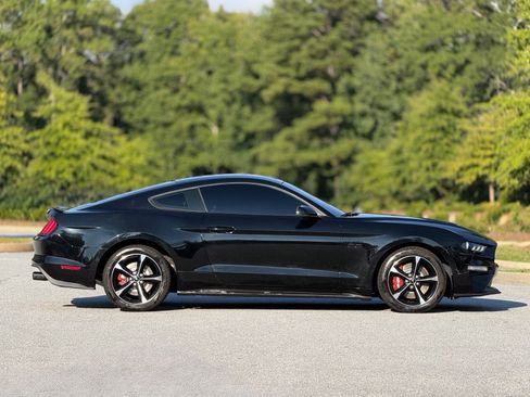 Used 2018 Ford Mustang GT Premium w/ Safe & Smart Package RWD image 12