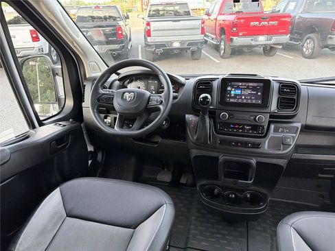 Used 2024 RAM ProMaster 2500 w/ Convenience Group FWD image 15