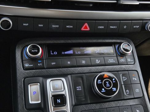 Used 2024 Hyundai Palisade Limited AWD/4WD image 23