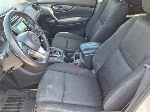 Used 2020 Nissan Rogue SV FWD image 15