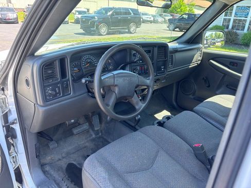 Used 2004 GMC Sierra 2500 W/T AWD/4WD image 12