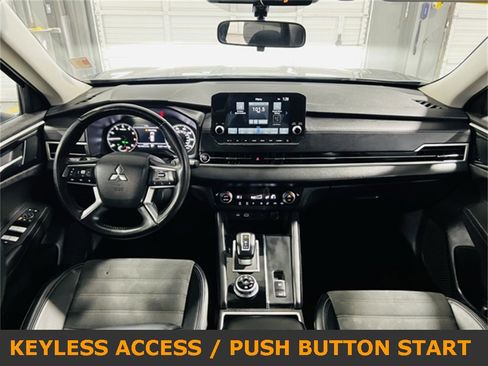 Used 2024 Mitsubishi Outlander SE image 4