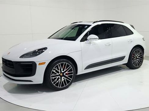 Used 2023 Porsche Macan GTS image 3