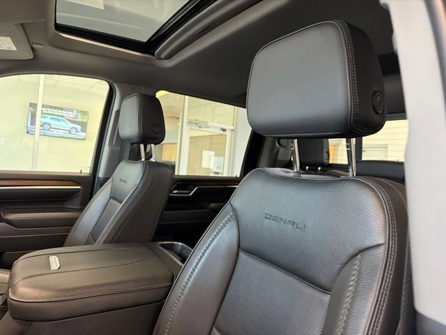 Used 2025 GMC Sierra 3500 Denali w/ Denali Reserve Package AWD/4WD image 16