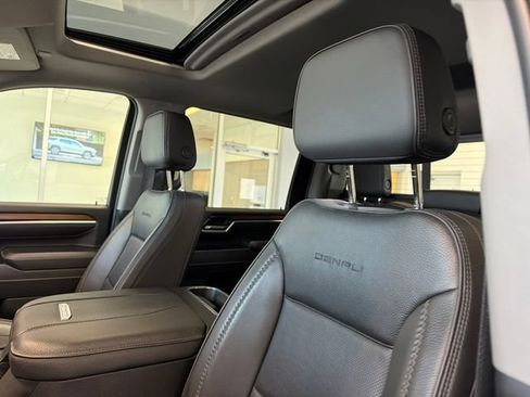Used 2025 GMC Sierra 3500 Denali w/ Denali Reserve Package AWD/4WD image 16