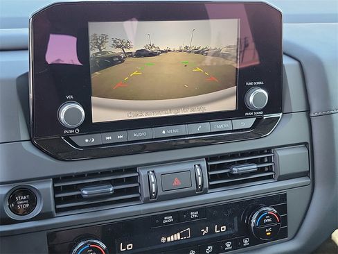 New 2025 Nissan Pathfinder S image 17