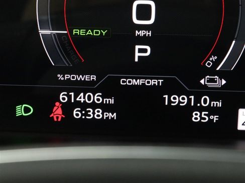 Used 2023 Audi e-tron GT Prestige AWD/4WD image 33