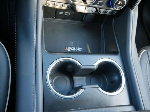 Used 2024 Chevrolet Suburban Premier image 25