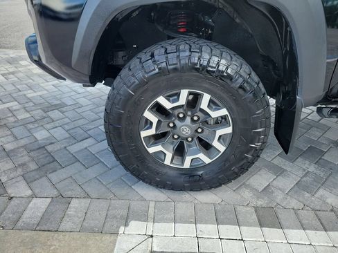 Used 2021 Toyota Tacoma TRD Off-Road w/ TRD Premium Off Road Package AWD/4WD image 12
