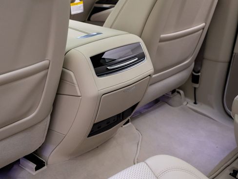 New 2026 Cadillac Escalade Platinum Sport w/ LPO, ONYX Package image 19