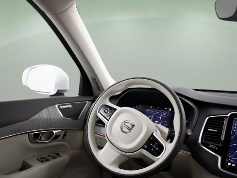 New 2025 Volvo XC90 T8 Plus w/ Protection Package Premier image 34