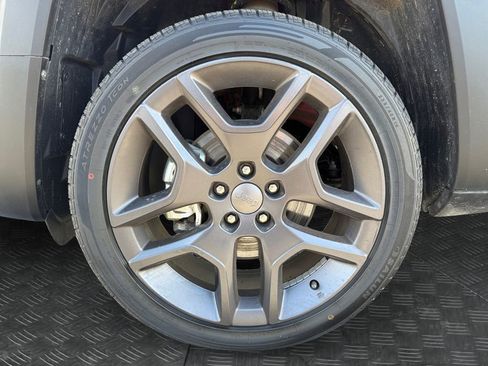 Used 2022 Jeep Renegade Latitude w/ Sun/Sound Group image 20