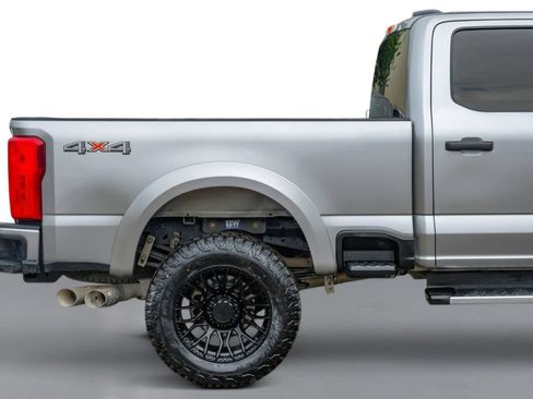 Used 2023 Ford F250 XLT AWD/4WD image 7