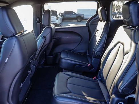 New 2027 Chrysler Pacifica Select FWD image 22