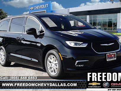 Used 2025 Chrysler Pacifica Select