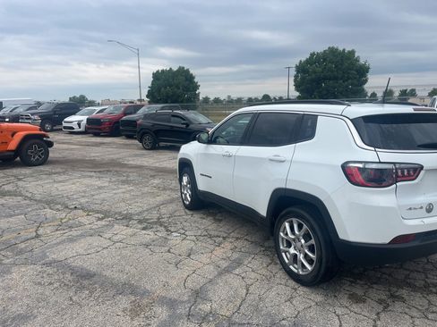 Used 2023 Jeep Compass Latitude AWD/4WD image 7