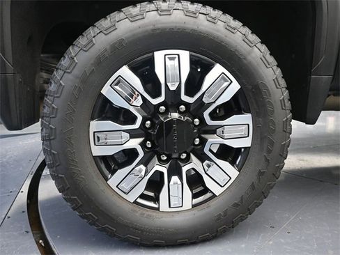 Used 2024 GMC Sierra 2500 Denali w/ Denali Reserve Package image 9