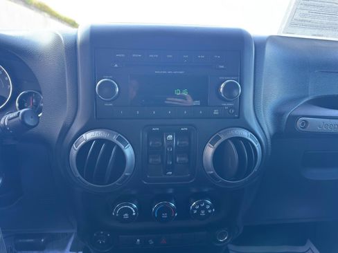 Used 2018 Jeep Wrangler Unlimited Sport S AWD/4WD image 21