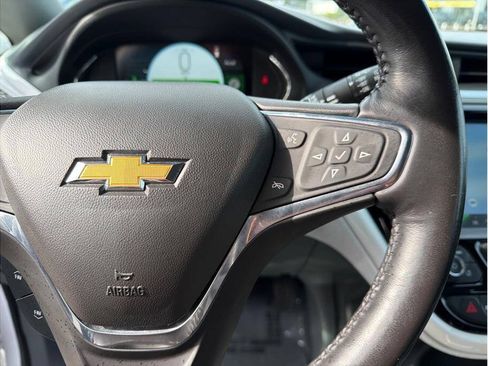 Used 2019 Chevrolet Bolt Premier w/ Infotainment Package FWD image 11