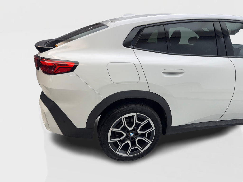 Used 2025 BMW X2 xDrive28i AWD/4WD image 18
