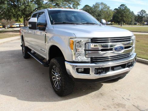 Used 2017 Ford F250 Lariat w/ Lariat Value Package image 4