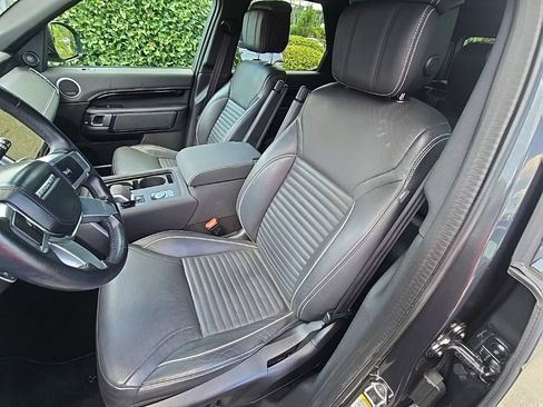 Used 2023 Land Rover Discovery Metropolitan Edition AWD/4WD image 11