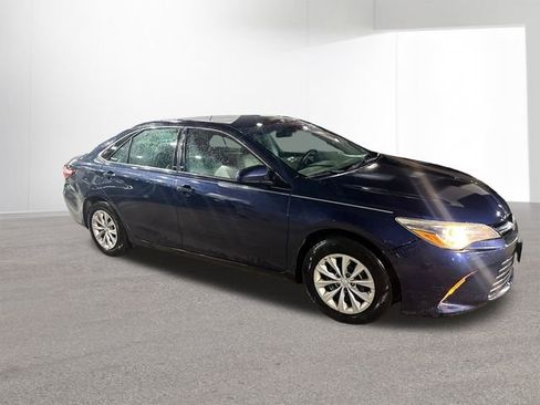 Used 2015 Toyota Camry LE image 1