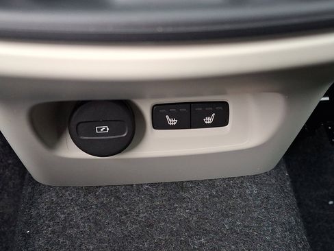 New 2026 Volvo XC40 B5 Plus w/ Protection Package Premier image 6