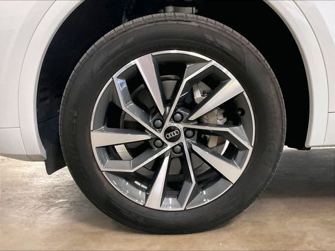 Used 2023 Audi Q5 2.0T Premium w/ Convenience Package AWD/4WD image 11