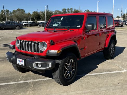 Used 2025 Jeep Wrangler Sahara image 9