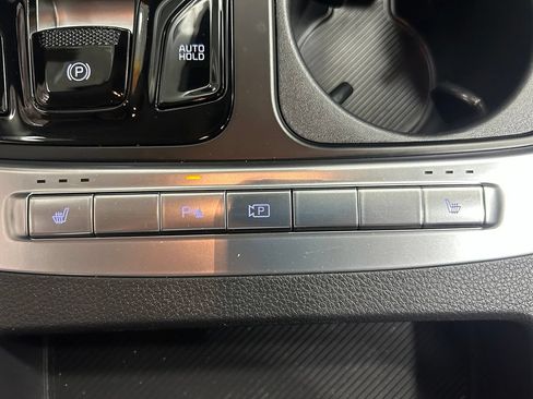 Used 2025 Kia Carnival EX FWD image 15