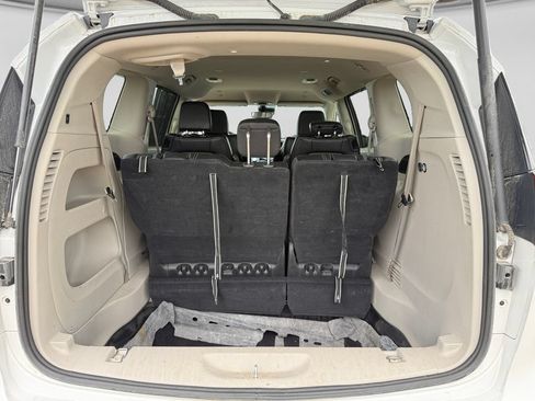 Used 2024 Chrysler Pacifica Touring-L FWD image 43