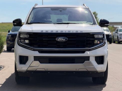 Used 2025 Ford Expedition Platinum AWD/4WD image 6