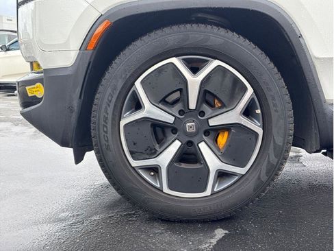 Used 2022 Rivian R1T Adventure image 9