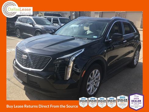 Used 2023 Cadillac XT4 Luxury w/ Cold Weather Package FWD image 1