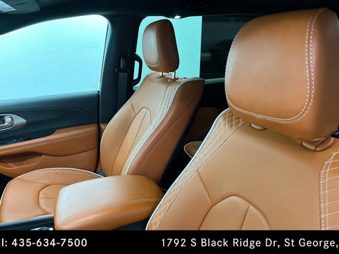 Used 2026 Chrysler Pacifica Pinnacle image 16