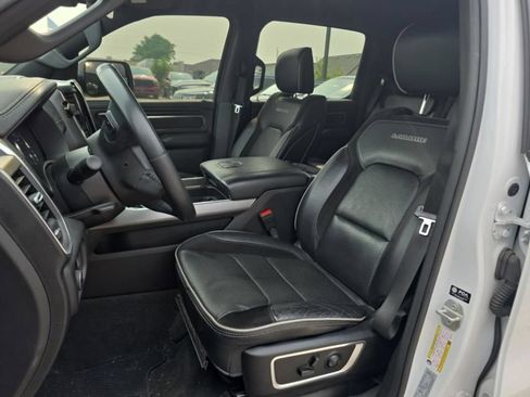 Used 2024 RAM 1500 Laramie AWD/4WD image 5