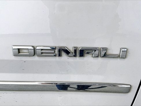 Used 2017 GMC Yukon Denali w/ Open Road Package image 9