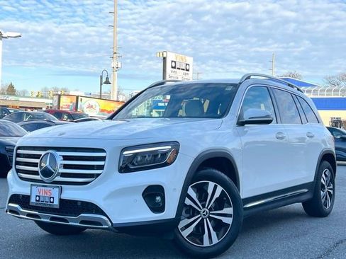 Used 2025 Mercedes-Benz GLB 250 GLB 250 w/ Winter Package image 12