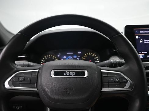 Used 2025 Jeep Compass Latitude AWD/4WD image 11