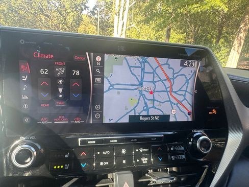 Used 2022 Toyota Highlander Platinum image 32