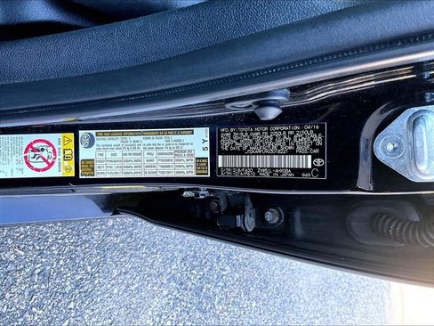 Used 2016 Toyota Prius Three FWD image 9
