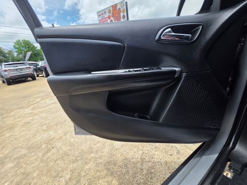 Used 2016 Dodge Journey SXT w/ Comfort/Convenience Group FWD image 16