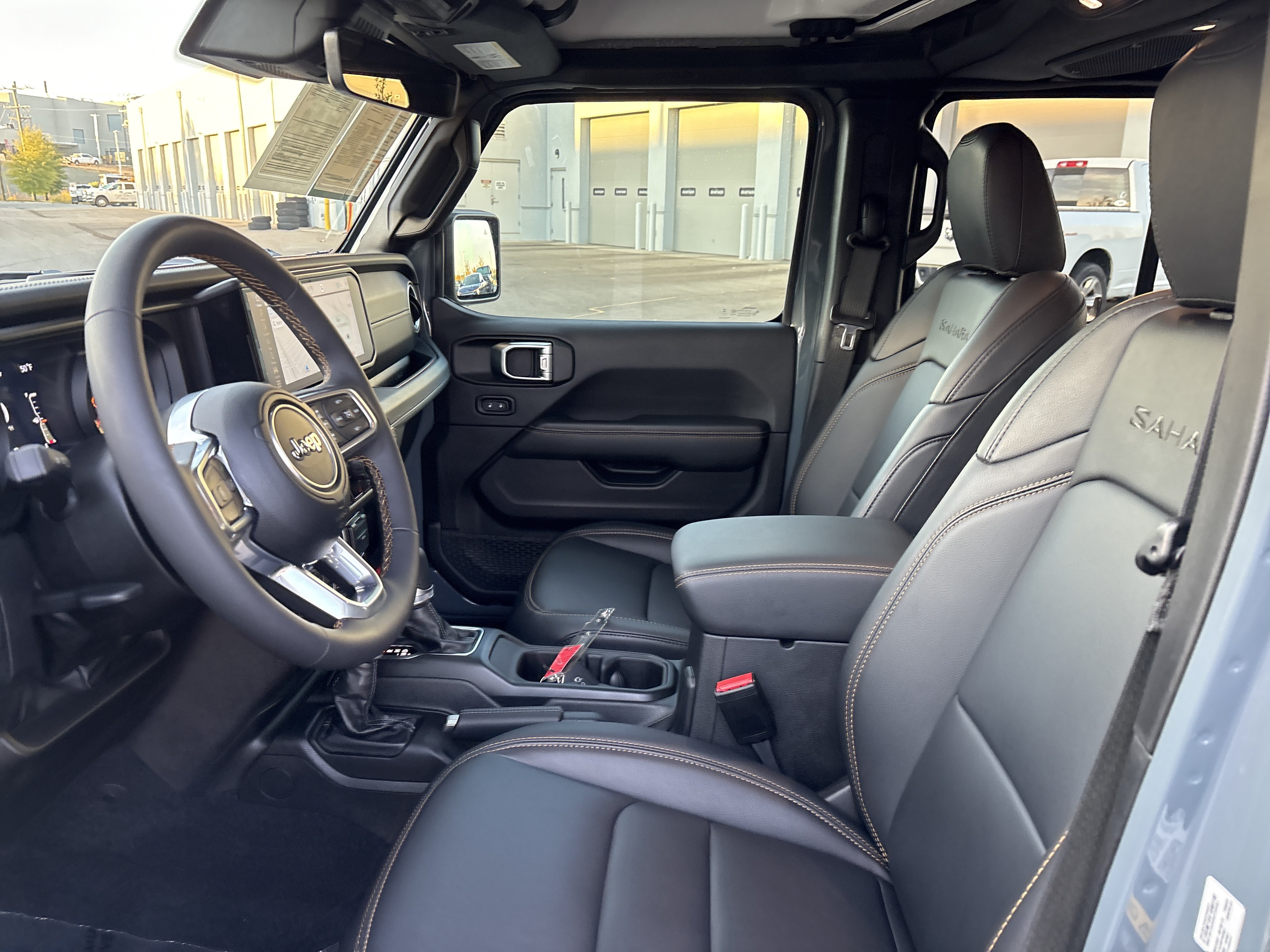 Used 2024 Jeep Wrangler Unlimited Sahara w/ Technology Group AWD/4WD image 18