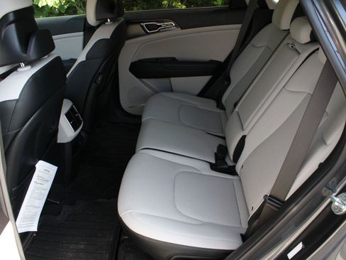 Used 2023 Kia Sportage EX FWD image 16