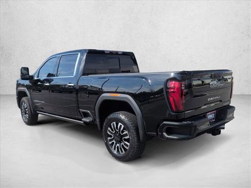 Used 2025 GMC Sierra 2500 Denali Ultimate image 8